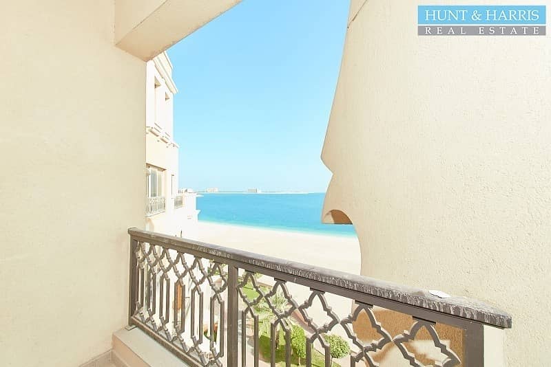 Large Studio with direct Sea Views - Freshly Maintained