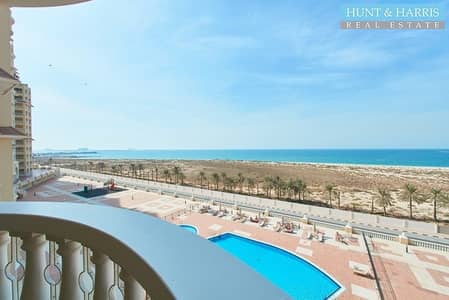 Live by the Beach - Royal Breeze Live by the Beach - Royal Breeze