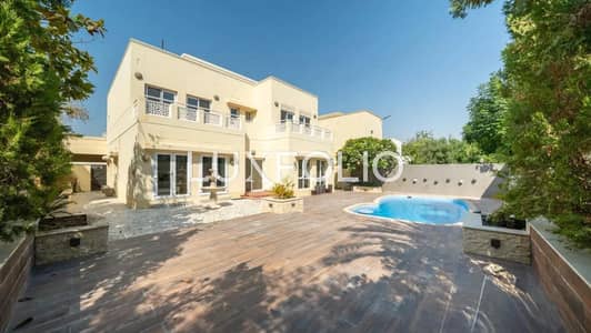5 Bedroom Villa for Rent in The Meadows, Dubai - Well Maintained | Fully Upgraded | Beautiful Location
