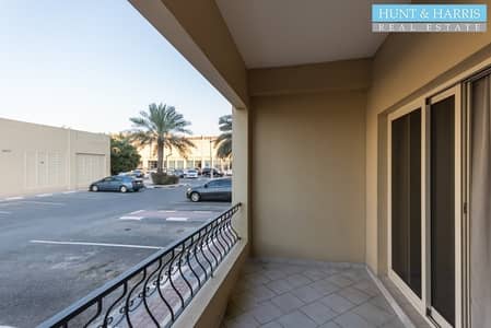 Great location - next to the Mall and Golf Course Great location - next to the Mall and Golf Course
