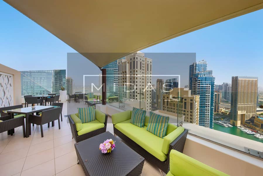 15 HILTON DUBAI THE WALK EXECUTIVE LOUNGE. jpg