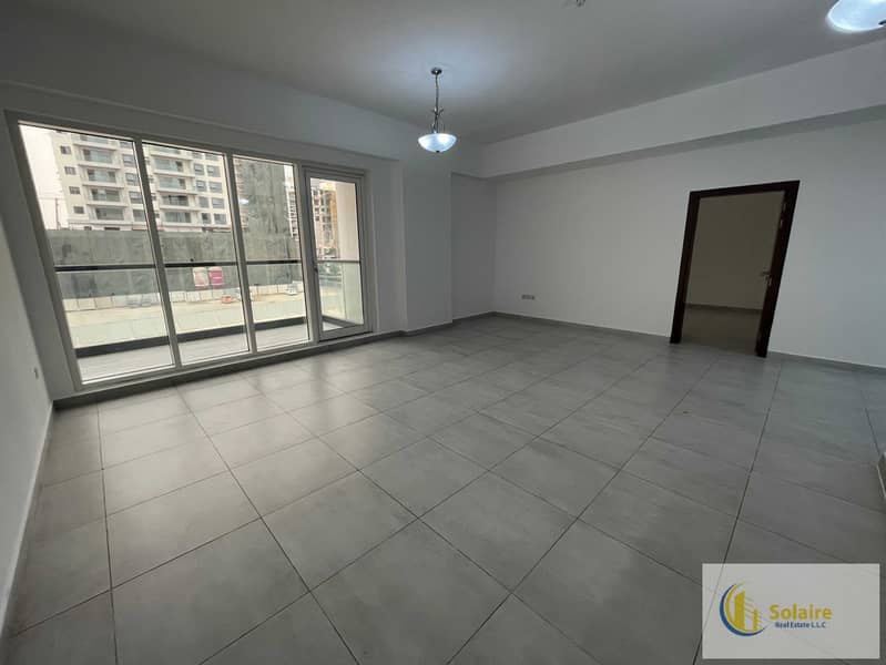 4 211- living room. jpg