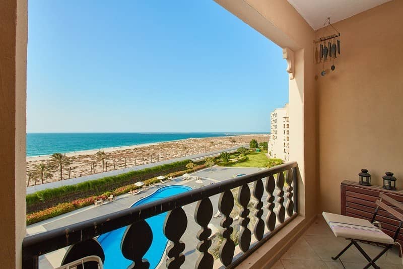 Stunning Sea Views - Spacious Studio Apartment