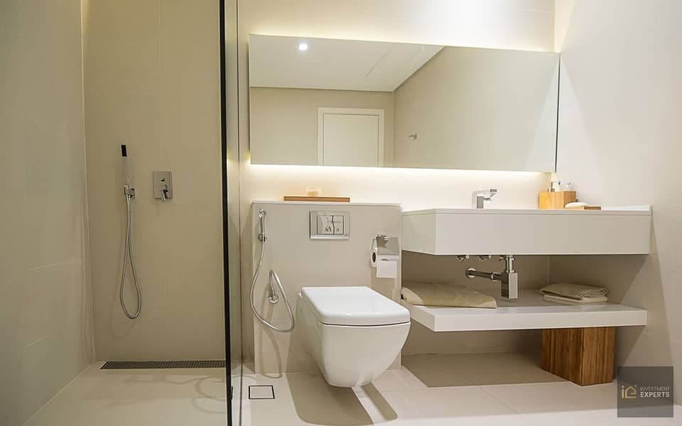 3 64744380375359ce3af275d8_10-West-Avenue-Bathroom. jpg