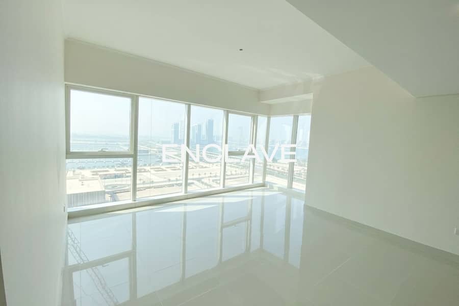 Panoramic and Palm Views | Bright Living Space Panoramic and Palm Views | Bright Living Space