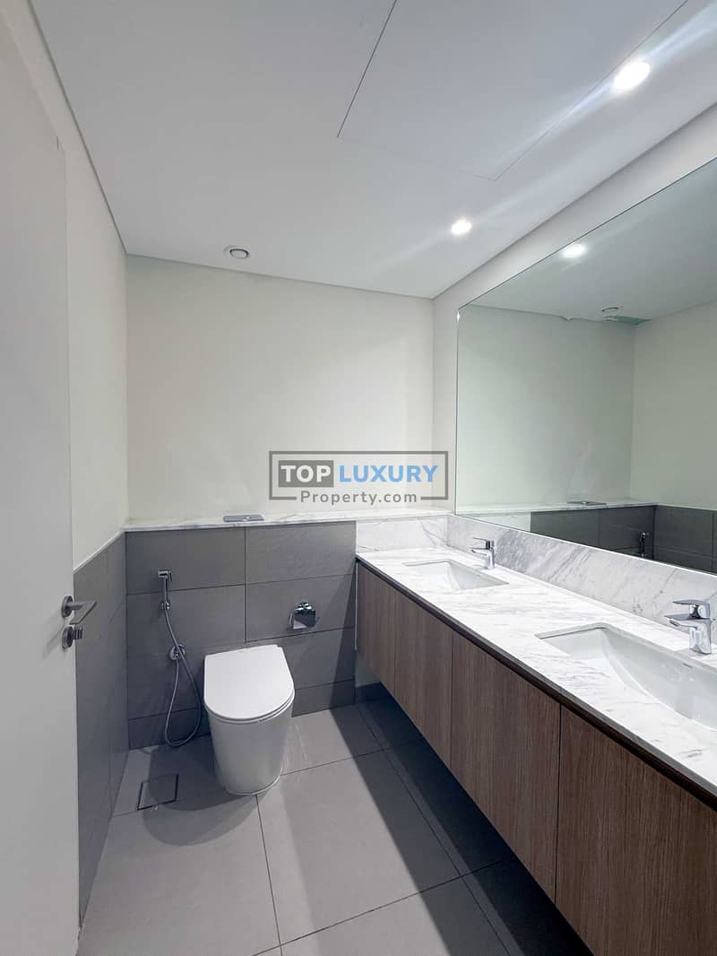 6 10 Washroom 01. jpg