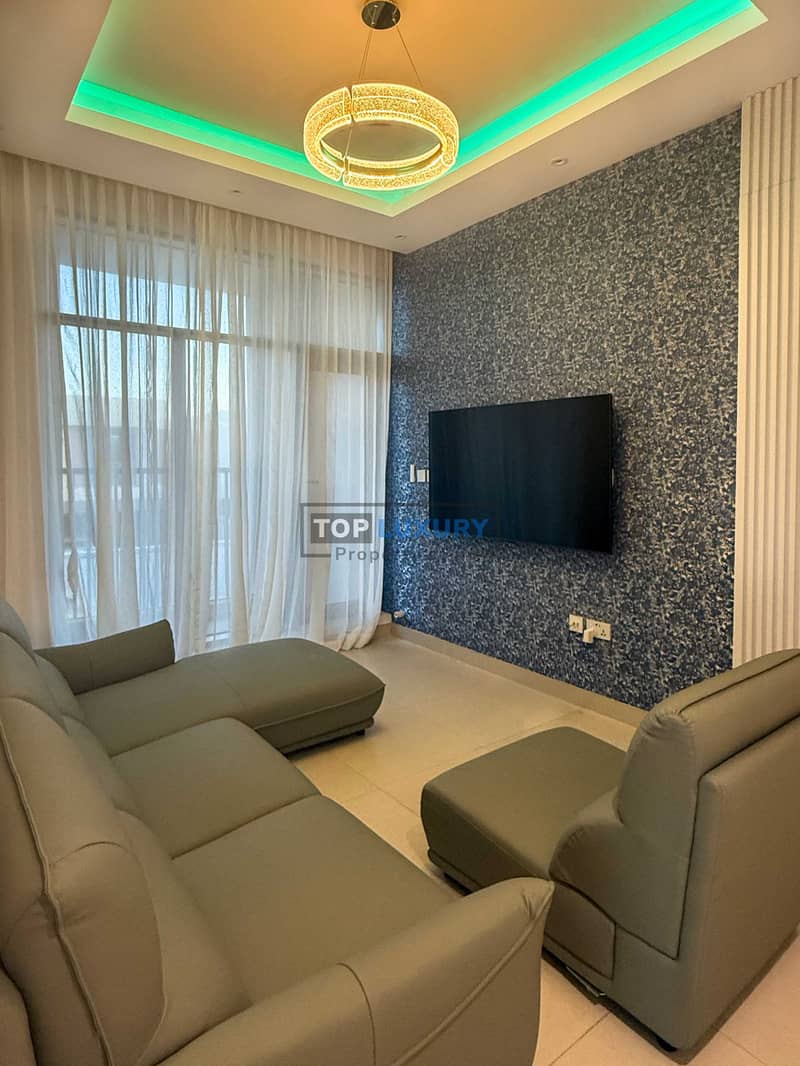 32 11 up living 01. jpg