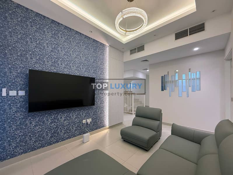 33 11 up living 02. jpg