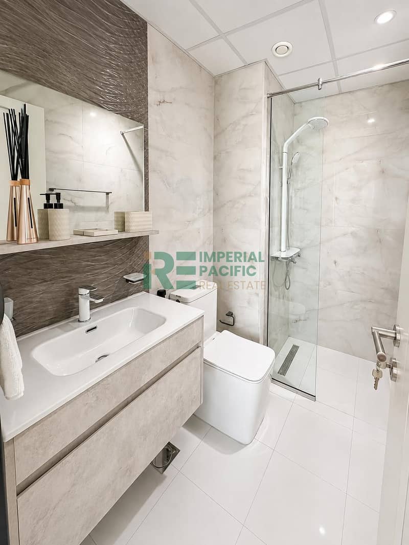 7 Bath. jpeg