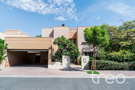 5 Camere Villa in vendita a The Meadows, Dubai - front - Watermarked-1. jpg 5 Camere Villa in vendita a The Meadows, Dubai - front - Watermarked-1. jpg