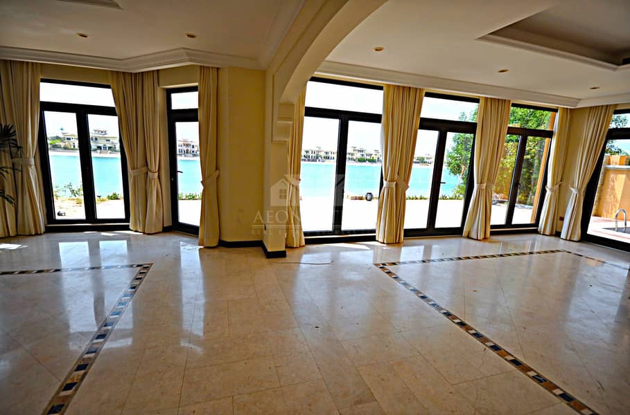 Atrium Entry | Beachfront | Landscaped Garden Atrium Entry | Beachfront | Landscaped Garden