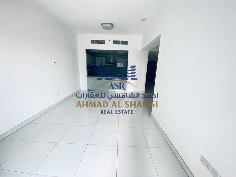 10 40e790c7-cba8-4ad9-9b25-ae69da3ec1e3. jpg