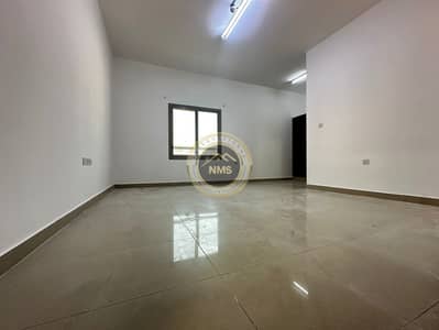 Estudio para en Alquiler en Hadbat Al Zaafran, Abu Dhabi - 6. jpg Estudio para en Alquiler en Hadbat Al Zaafran, Abu Dhabi - 6. jpg