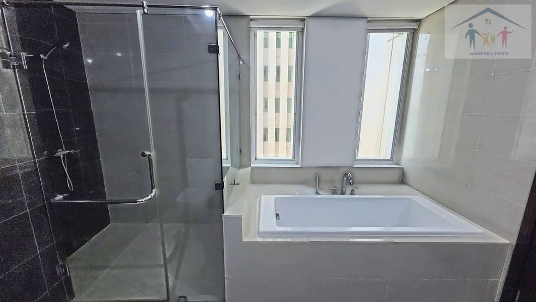 12 mag5-12-bathroom-bathtub. jpg