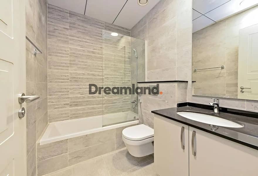 3 Bathroom 1. jpg