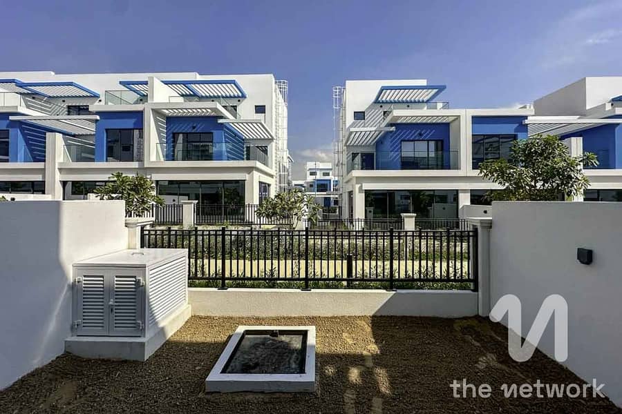 Casa adosada en DAMAC Lagoons,Santorini, 5 dormitorios, 4100000 AED - 16134406 Casa adosada en DAMAC Lagoons,Santorini, 5 dormitorios, 4100000 AED - 16134406
