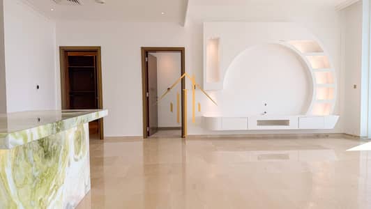 2 Bedroom Apartment for Rent in Palm Jumeirah, Dubai - Upgraded - Palm View - High Floor - 2 Parkings