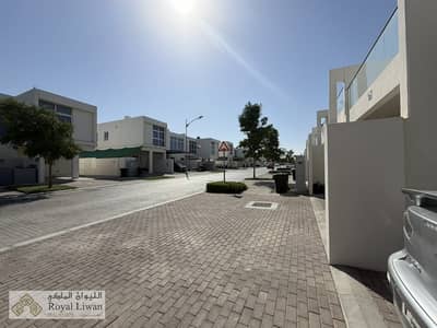 Townhouse de 3 chambres à à louer à DAMAC Hills 2 (Akoya by DAMAC), Dubai - 56d239ef-9eff-4dfe-94d3-74bdb88084f9. jpg Townhouse de 3 chambres à à louer à DAMAC Hills 2 (Akoya by DAMAC), Dubai - 56d239ef-9eff-4dfe-94d3-74bdb88084f9. jpg