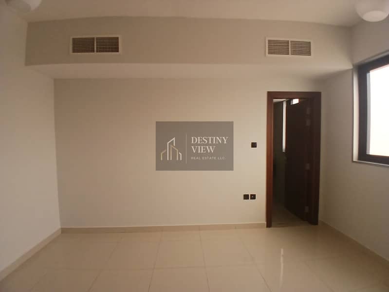 8 93024. jpg