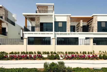 5 habitaciones Townhouse para en Venta en DAMAC Lagoons, Dubai - Casa adosada en DAMAC Lagoons,Ibiza, 5 dormitorios, 3250000 AED - 16097350 5 habitaciones Townhouse para en Venta en DAMAC Lagoons, Dubai - Casa adosada en DAMAC Lagoons,Ibiza, 5 dormitorios, 3250000 AED - 16097350