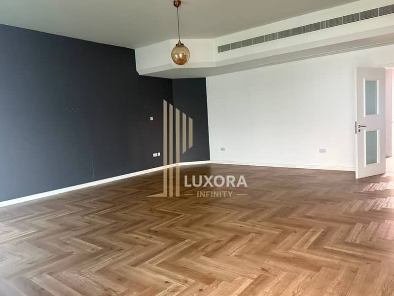 6 living room . jpeg
