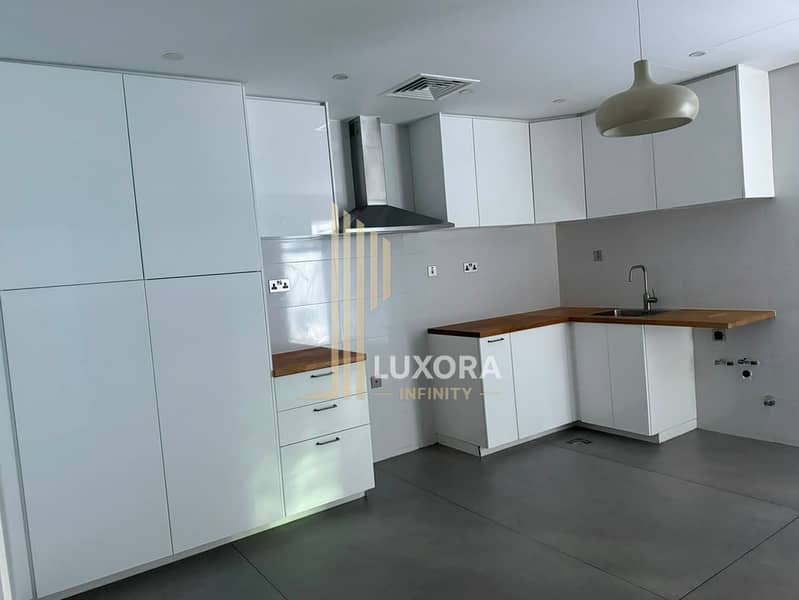13 Kitchen. jpeg