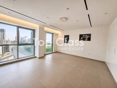 4 Bedroom Apartment for Rent in Business Bay, Dubai - Luxury 4BR + Maid | Fully Renovated | Vacant