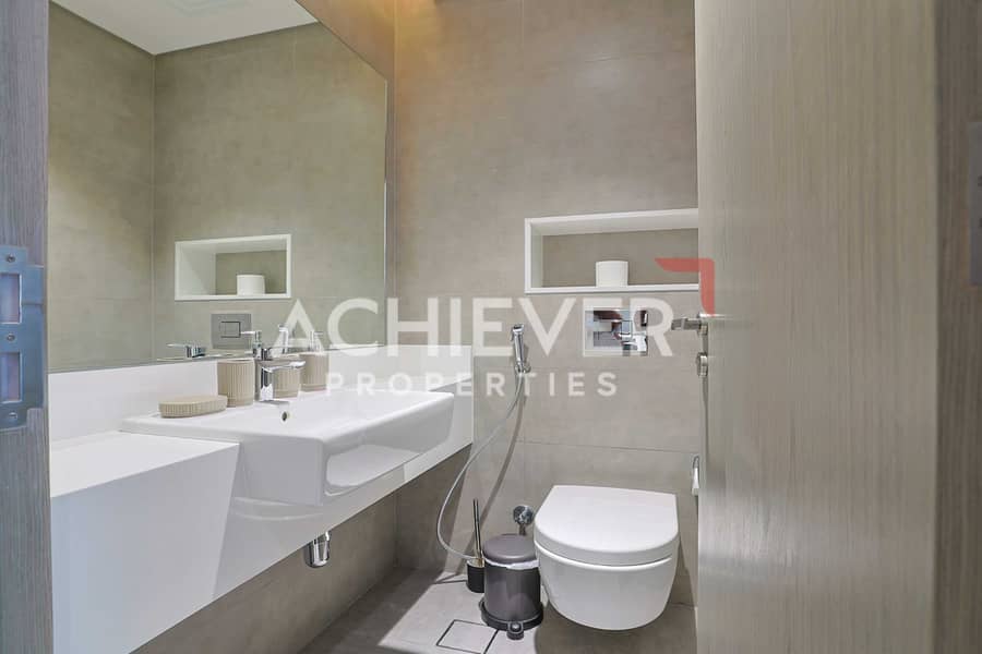 22 R15 308 (10 of 32). jpg