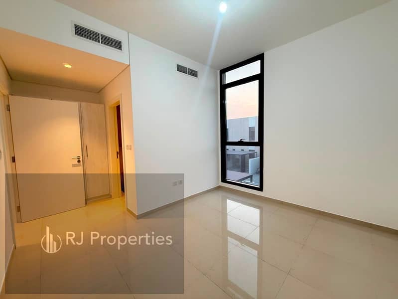 11 1000544560. jpg