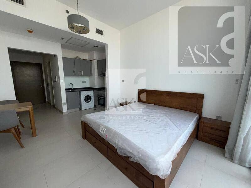 Near Metro | 12 Cheques | Chiller Free Near Metro | 12 Cheques | Chiller Free