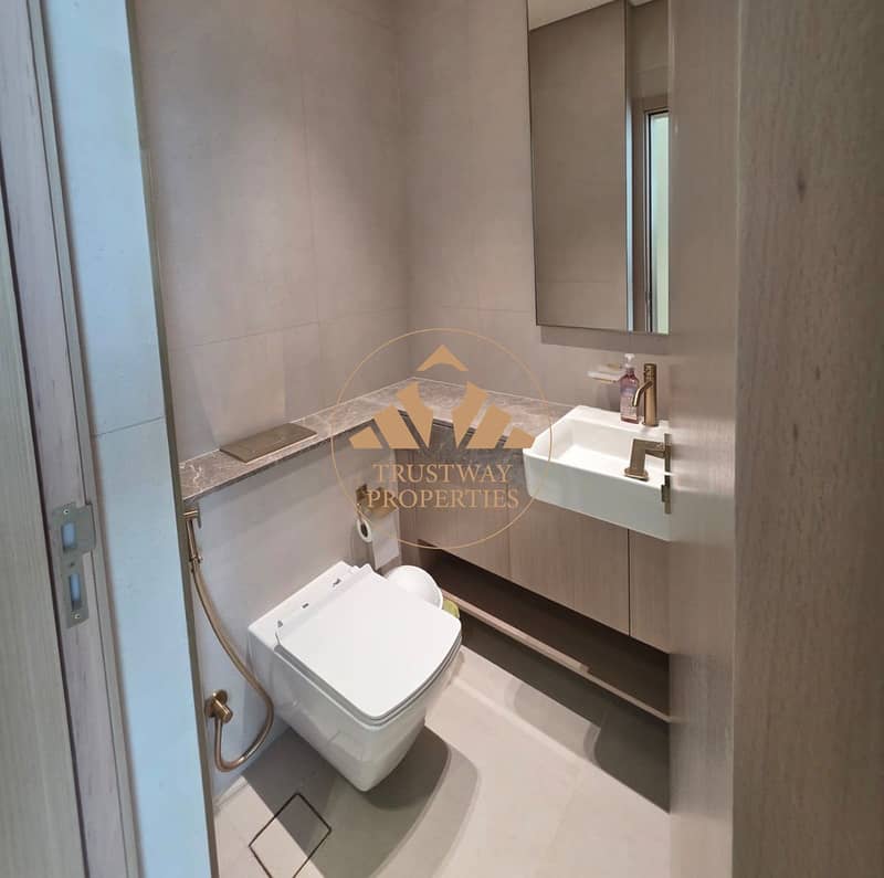 10 bathroom (1). jpg