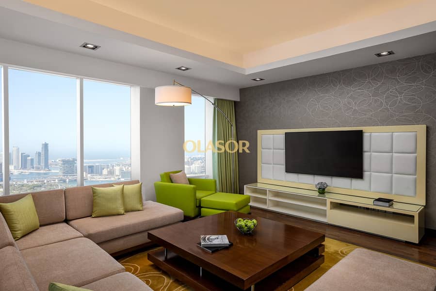 5 Deluxe Three Bedroom Penthouse_Living Room. jpg