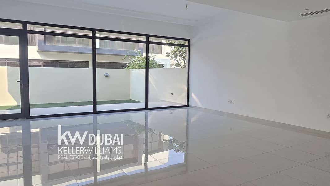 Villetta a schiera a DAMAC Hills,Flora, 3 camere da letto, 240000 AED - 15376595 Villetta a schiera a DAMAC Hills,Flora, 3 camere da letto, 240000 AED - 15376595