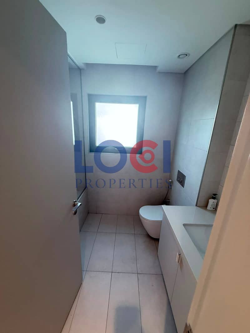 22 washroom 02. jpeg