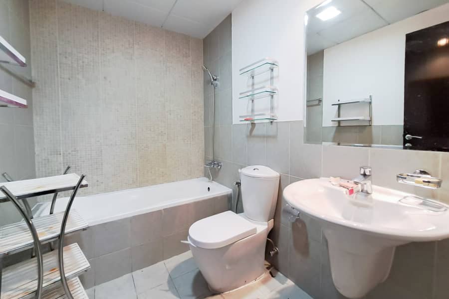 10 Summer 2 Bathroom. jpg