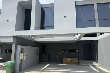 3 Bedroom Townhouse for Sale in Tilal City, Sharjah - READY 3BR |FURNISHED KITCHEN |SINGLE ROW |DISTRESS 3 Bedroom Townhouse for Sale in Tilal City, Sharjah - READY 3BR |FURNISHED KITCHEN |SINGLE ROW |DISTRESS