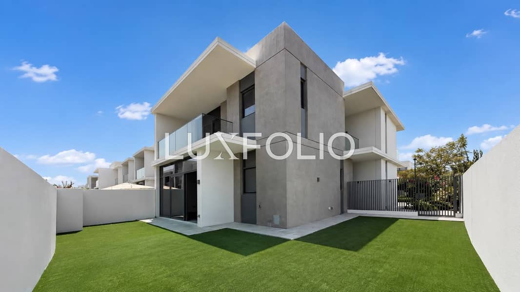 Corner Plot | Vacant Now | Unfurnished Corner Plot | Vacant Now | Unfurnished