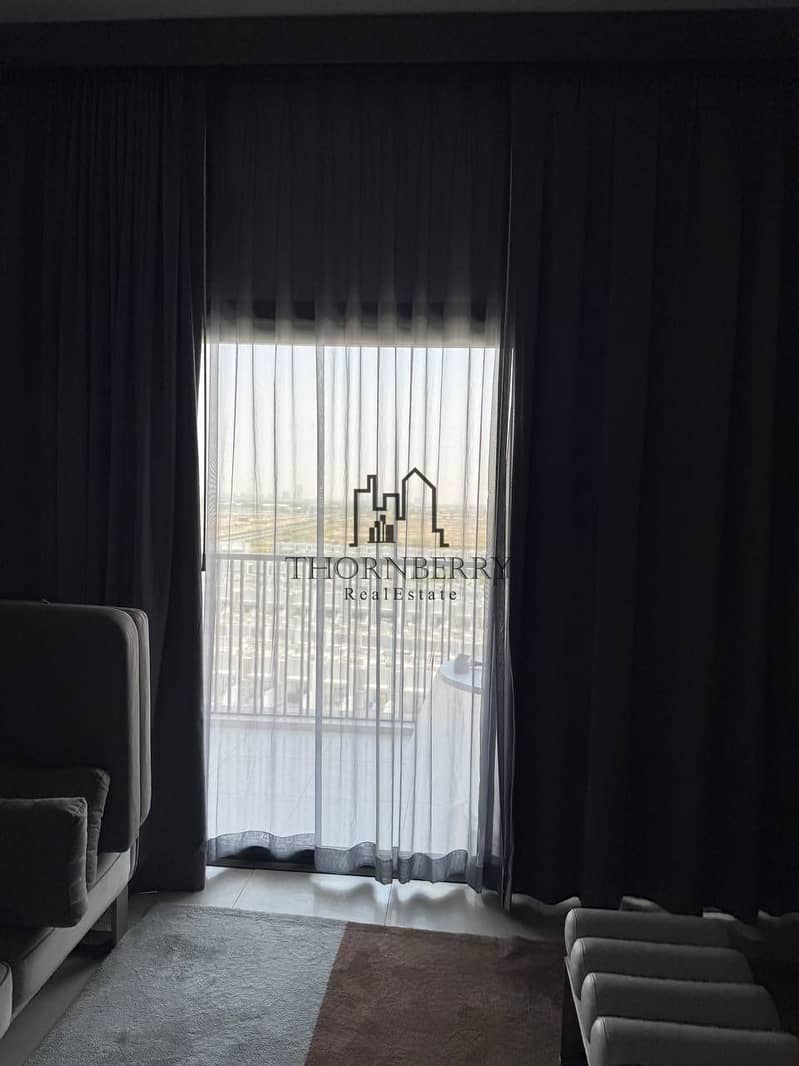 12 0643efb3-3ed4-45e3-95d7-5aead0a7d1e4. jpeg