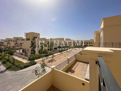 تاون هاوس 5 غرف نوم للايجار في داماك لاجونز، دبي - 60E9C498-738A-4B17-BD10-060BCA65BC6C. jpg