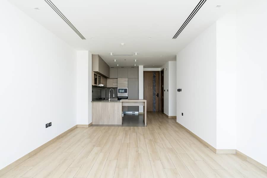 Exclusive | 2 Bath I Chiller free I Location Exclusive | 2 Bath I Chiller free I Location