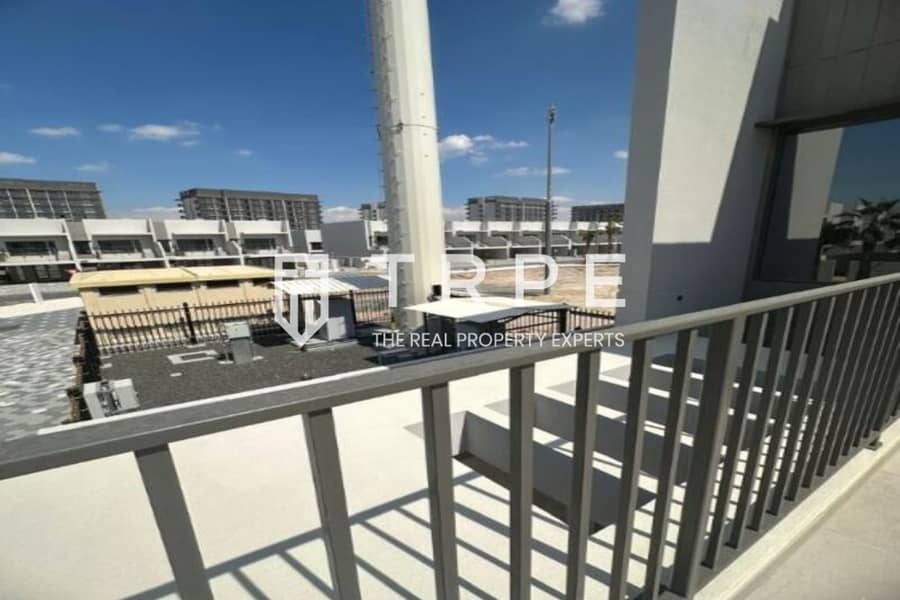 3BR | Mag Eye | Vacant | Corner Unit 3BR | Mag Eye | Vacant | Corner Unit