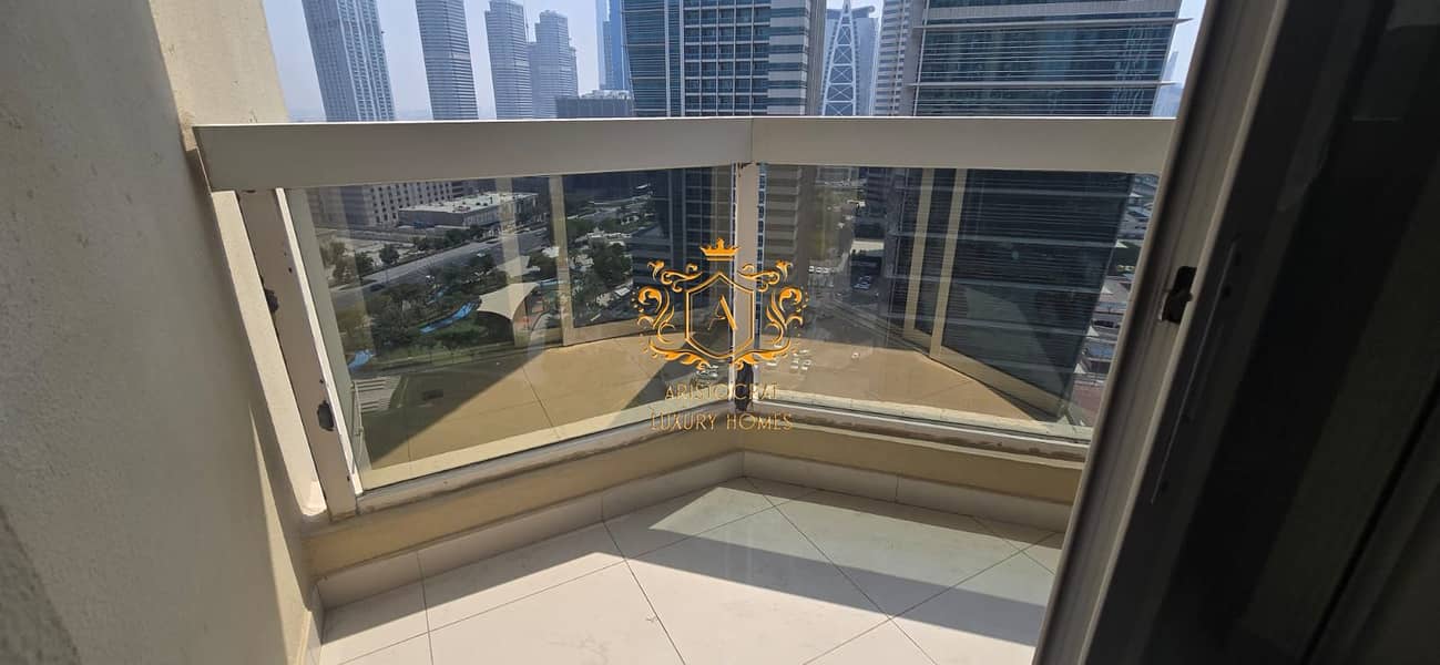 16 Balcony 01. jpeg