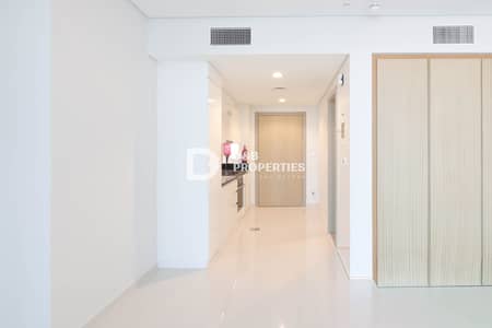 Studio for Sale in Business Bay, Dubai - Vacant on Transfer | Well Maintained | High Floor Studio for Sale in Business Bay, Dubai - Vacant on Transfer | Well Maintained | High Floor