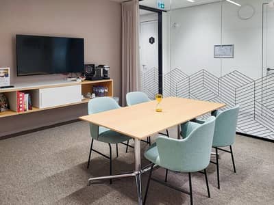Office te Huur in Deira, Dubai - Spaces Impulse_Luxembourg_Centre 5383_Meeting Room 1. jpg