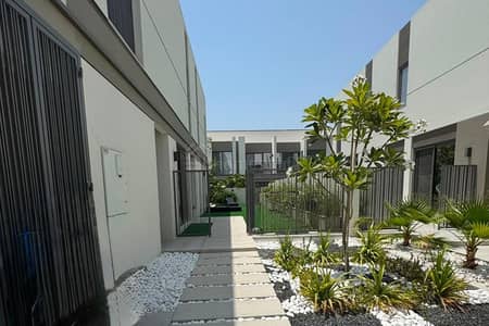 4 habitaciones Townhouse para en Alquiler en Tilal Al Ghaf, Dubai - Casa adosada en Tilal Al Ghaf,Aura Gardens, 4 dormitorios, 270000 AED - 16156006 4 habitaciones Townhouse para en Alquiler en Tilal Al Ghaf, Dubai - Casa adosada en Tilal Al Ghaf,Aura Gardens, 4 dormitorios, 270000 AED - 16156006