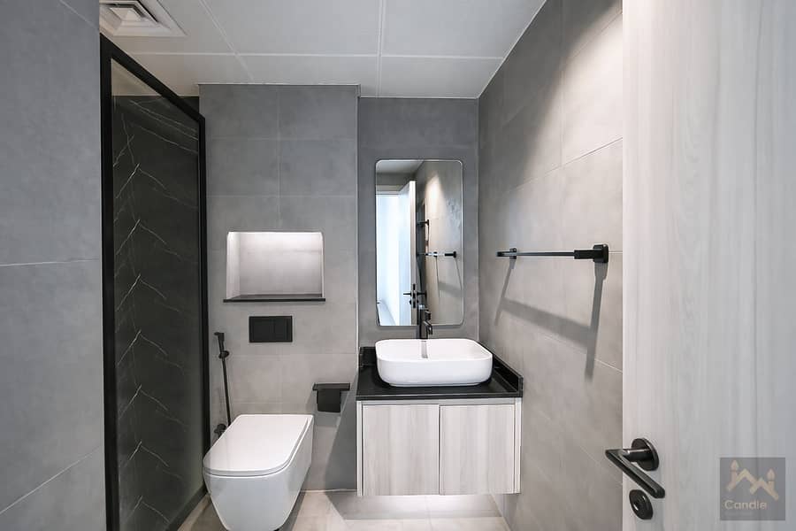 9 bathroom. jpg