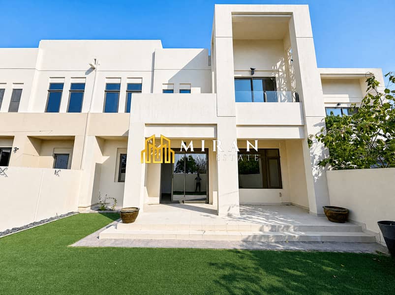SPACIOUS TOWNHOUSE-SINGLE ROW WITH GARDEN SPACIOUS TOWNHOUSE-SINGLE ROW WITH GARDEN