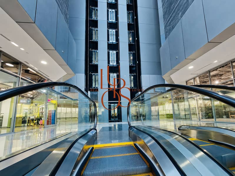 18 02_IT_Plaza_atrium_escalator_HD_4x3. jpg