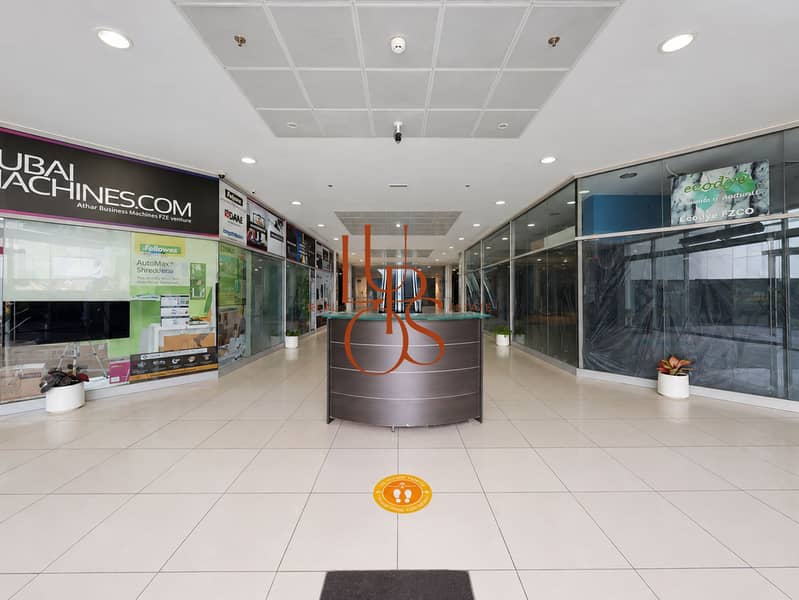 24 08_IT_Plaza_reception_corridor_HD_4x3. jpg