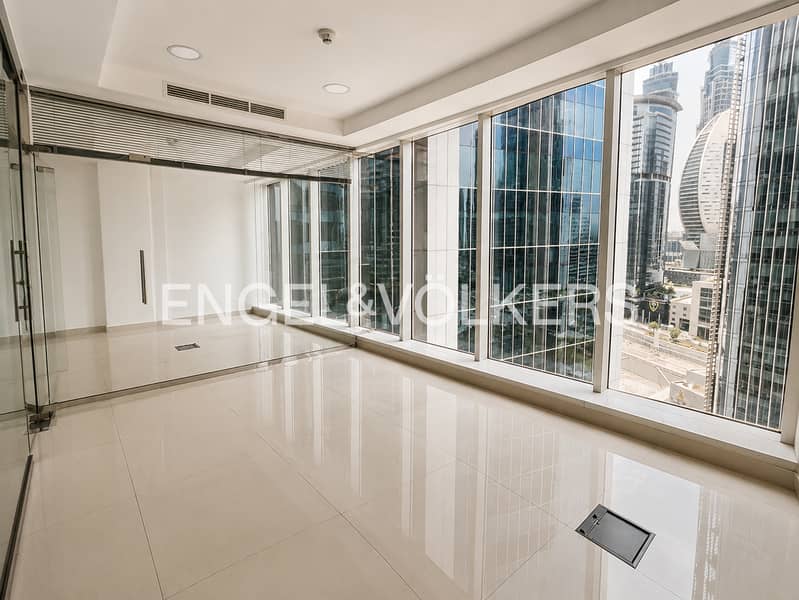 Bright Corner | Sleek Partitioning | Vacant Bright Corner | Sleek Partitioning | Vacant